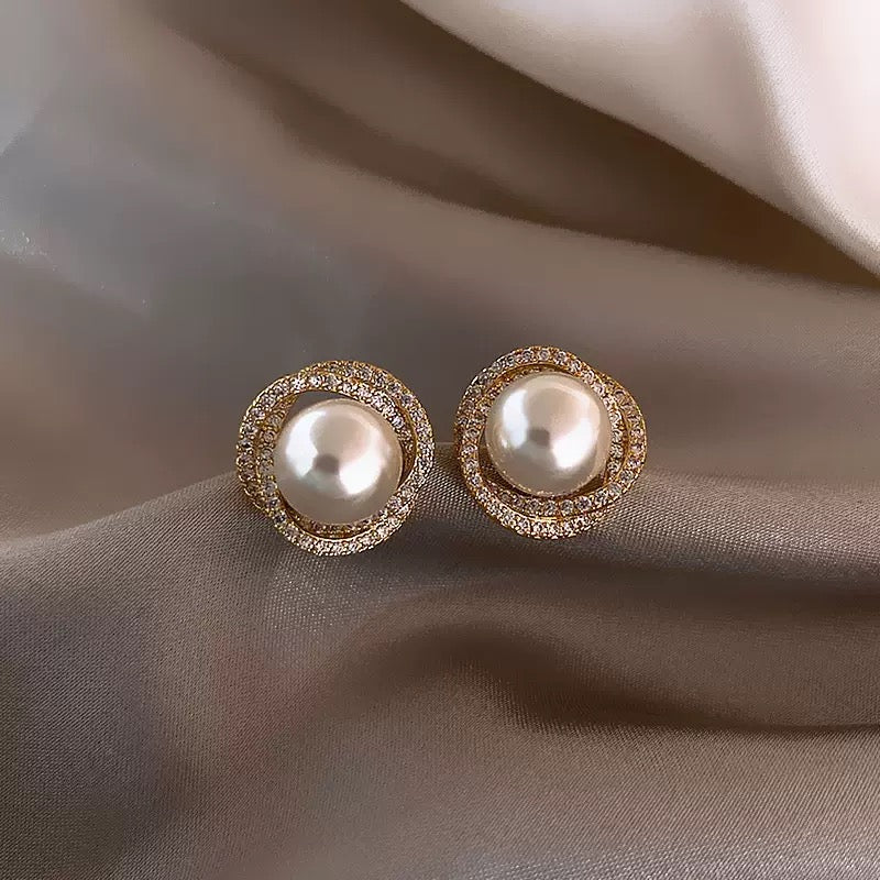 Vintage Style Crystal Pearl Earrings (Gold)