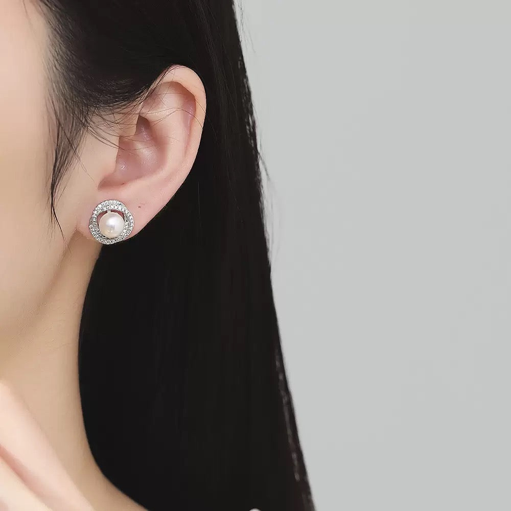 Vintage Style Crystal Pearl Earrings (Silver)