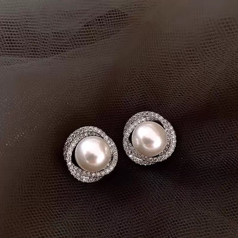 Vintage Style Crystal Pearl Earrings (Silver)