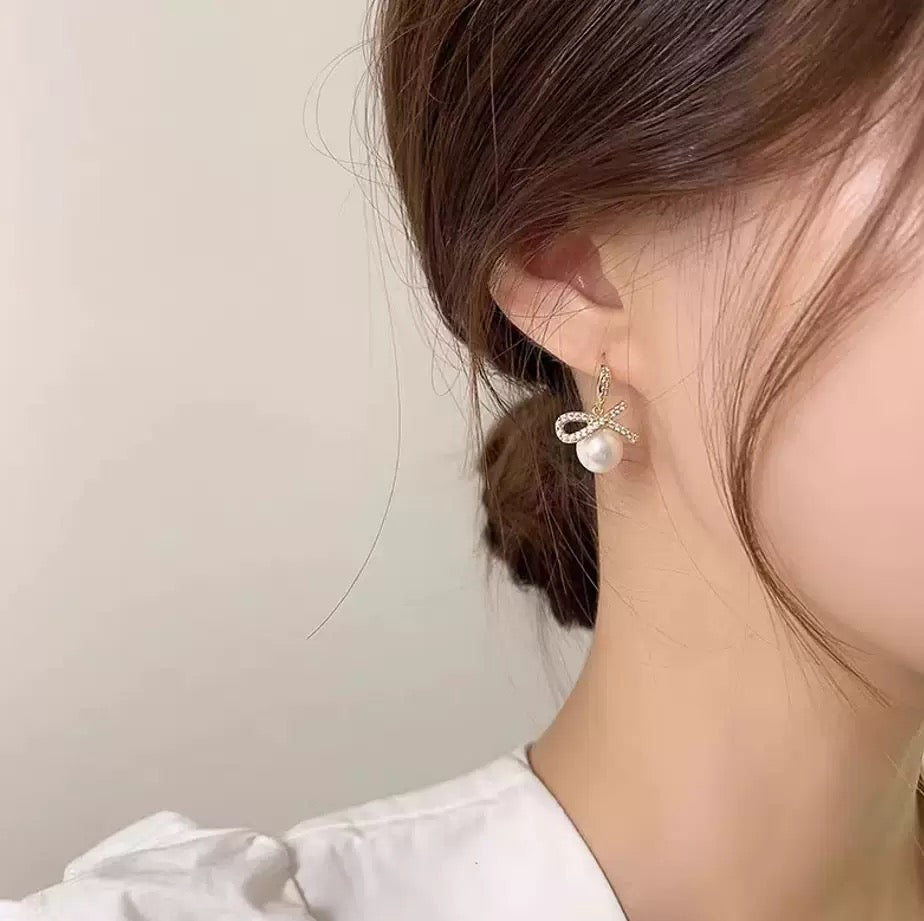 Bow-Shaped Pearl Pendant Earrings