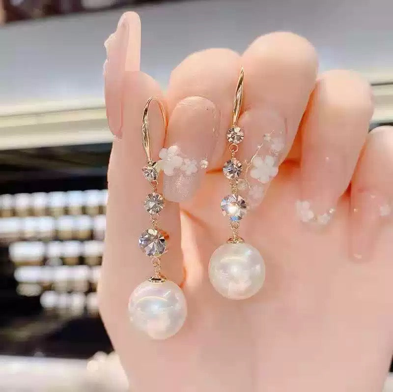 Elegant Crystal Zircon with White Pearls Earrings
