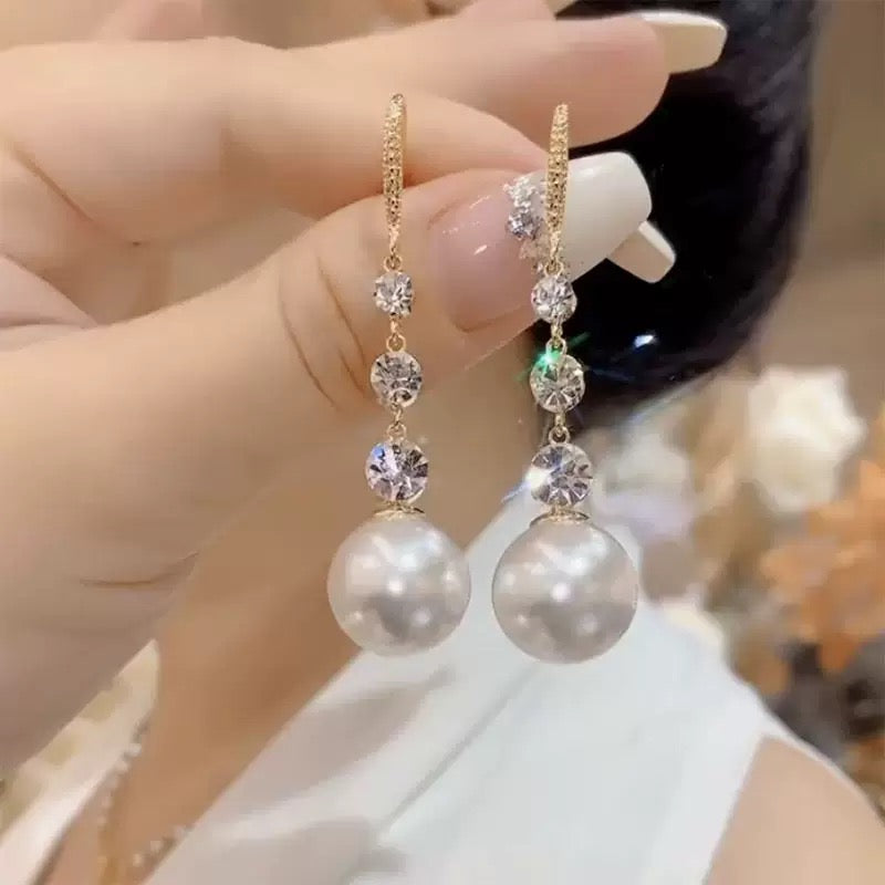 Elegant Crystal Zircon with White Pearls Earrings