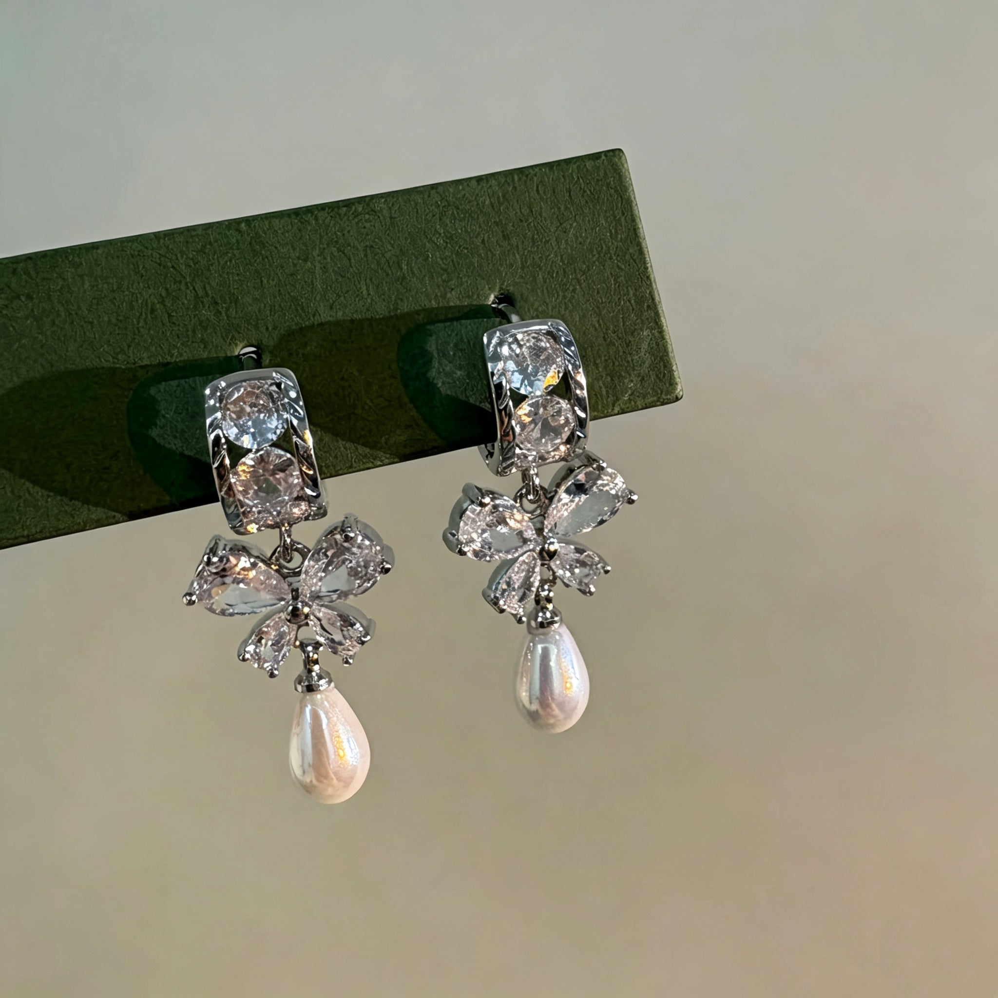 Luxury Zircon Bow Pearl Earrings