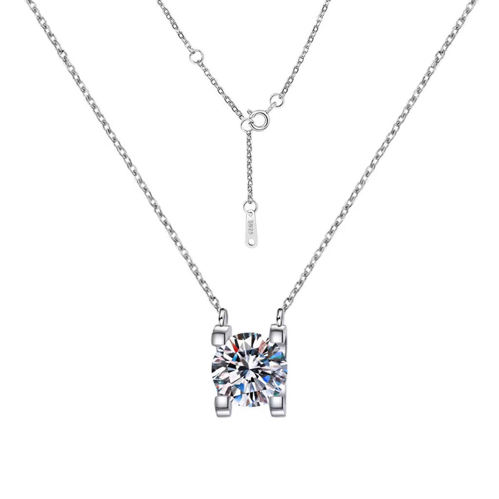 S925 Sterling Silver Classic Four-Prong Bull Head Moissanite Pendant Necklace