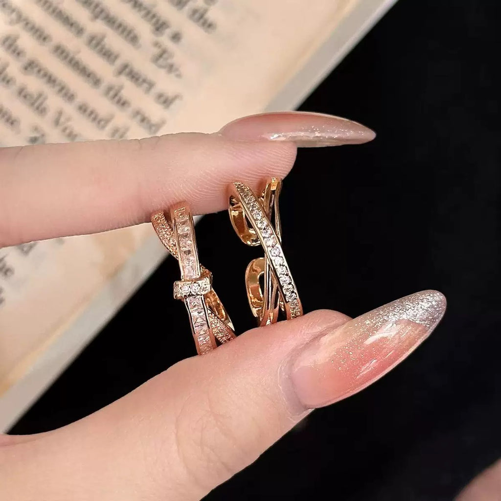 Gorgeous Twisted Knot Ring